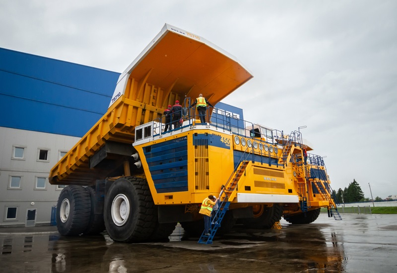 Nákladní vůz BelAZ 75710