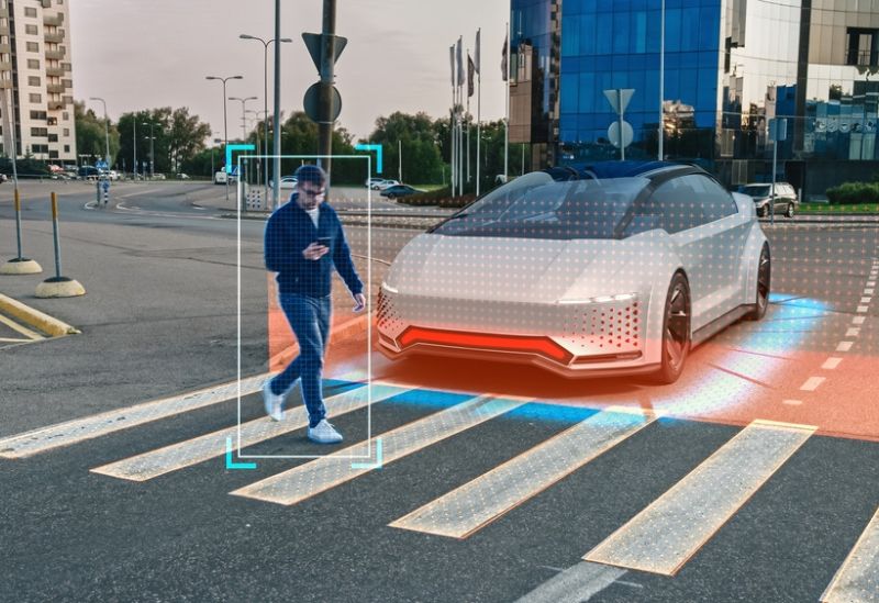 Auto detekující chodce pomocí chytrých technologií