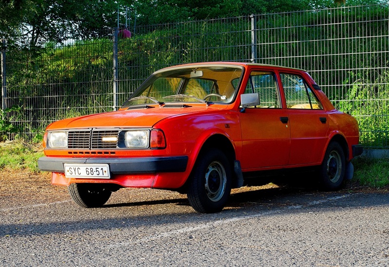 Škoda 105 v červené barvě