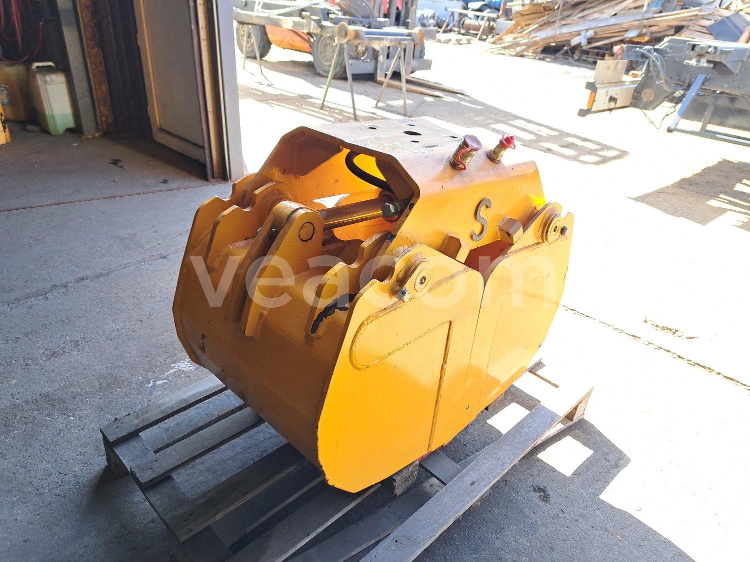 Upcoming auction: #18057 DRAPÁK 52 CM | Veacom
