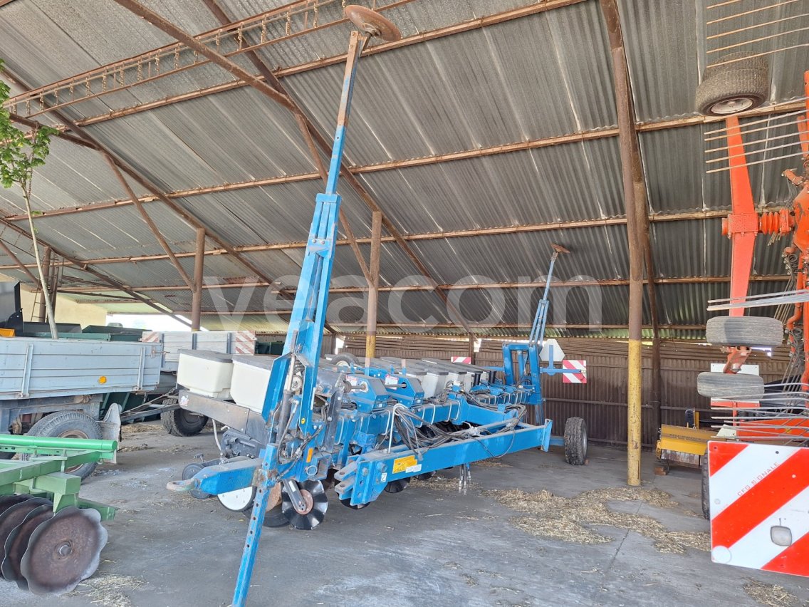 Upcoming auction: #19331 KINZE 3000 8R | Veacom