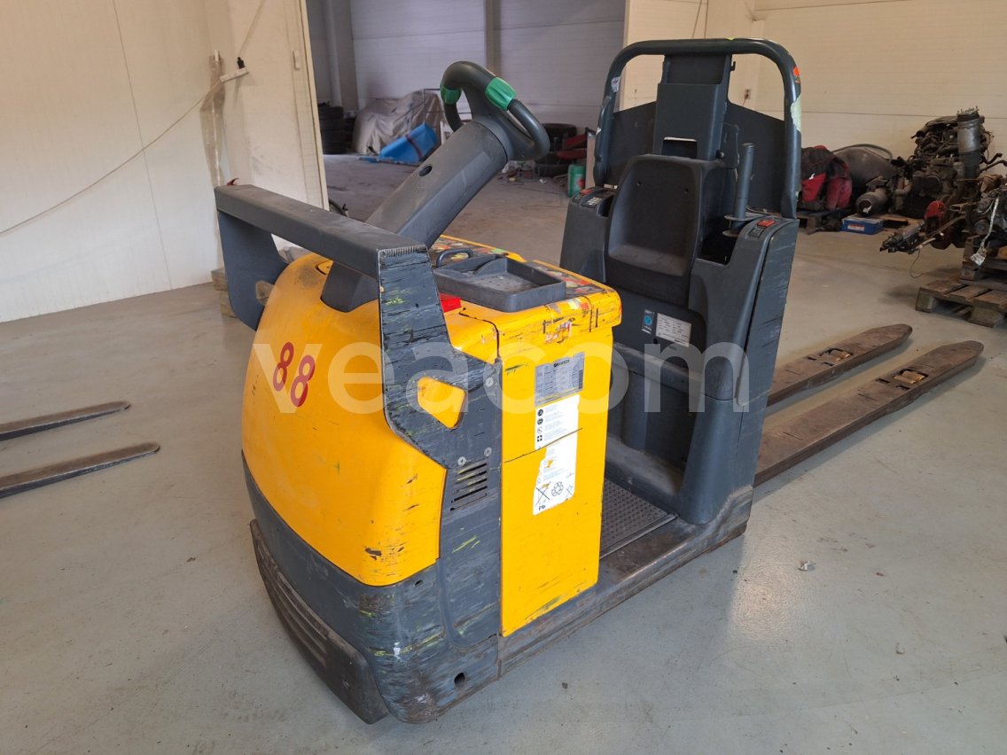 Upcoming auction: #21375 JUNGHEINRICH HAWKER 4 PZM 620 ECE 225 XL