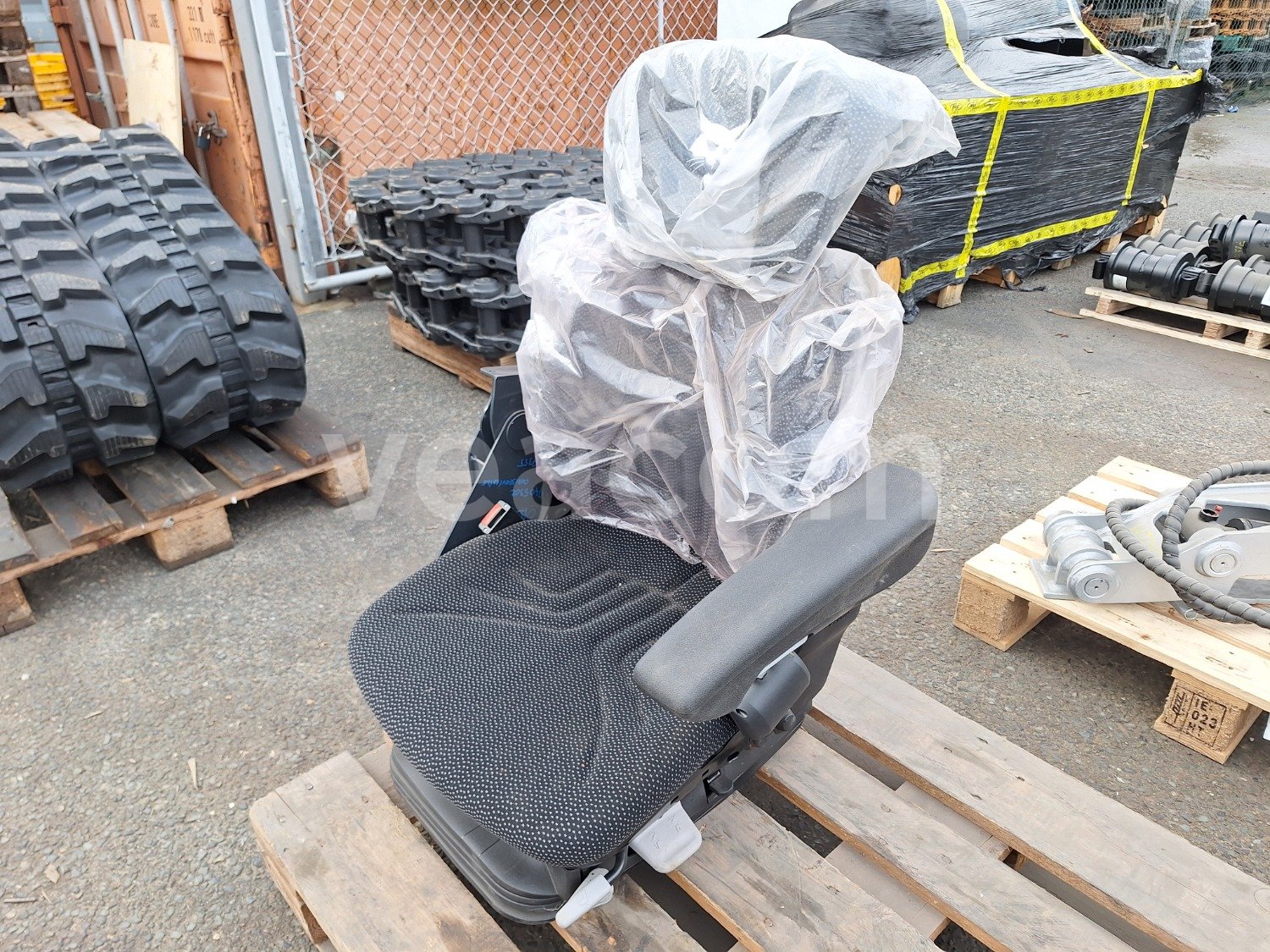 2様リクエスト Upcoming auction: #25913 BOBCAT SEDAČKA | Veacom