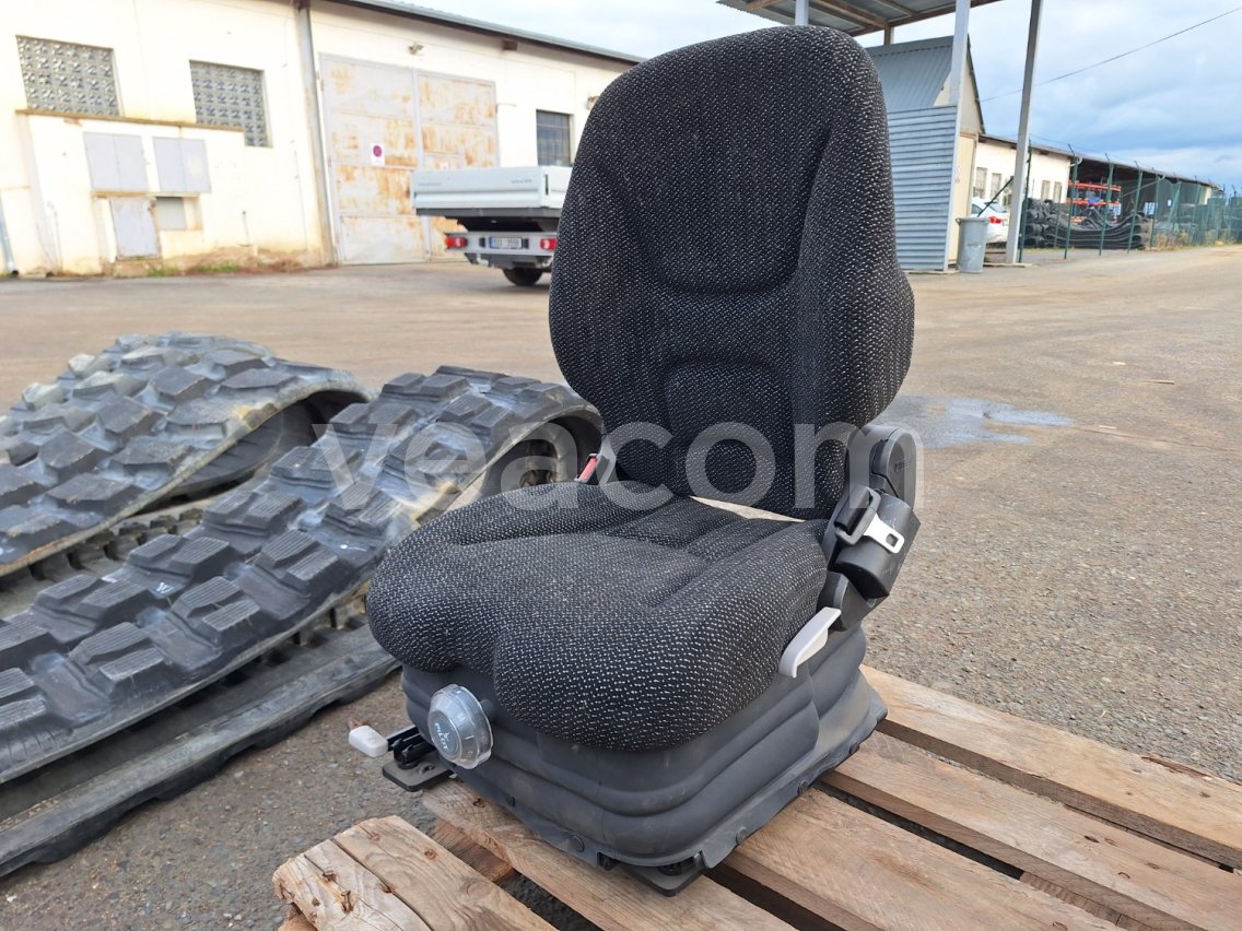 Upcoming auction: #25909 PILOT SEDAČKA | Veacom