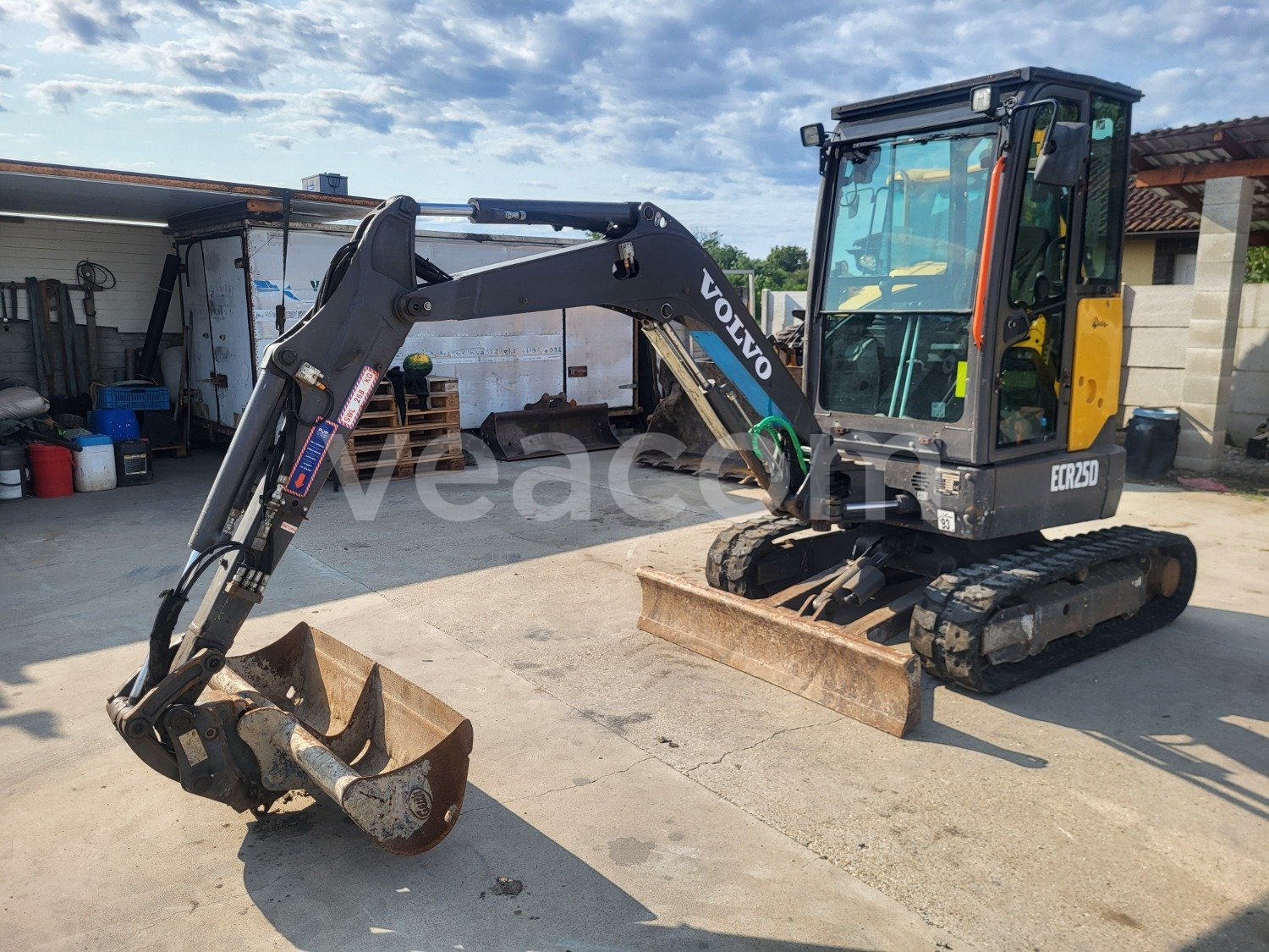Upcoming auction: #33700 VOLVO ECR25D | Veacom