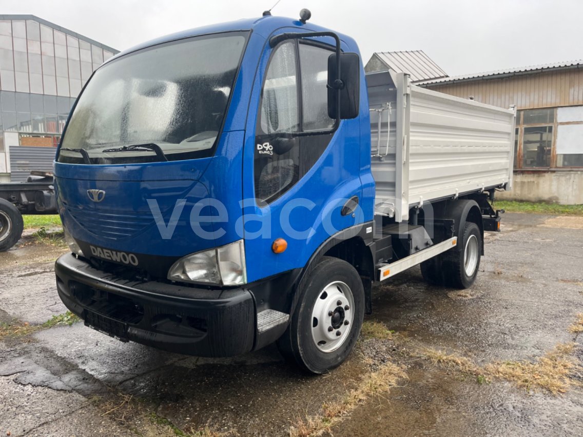 Online aukce: AVIA  D90