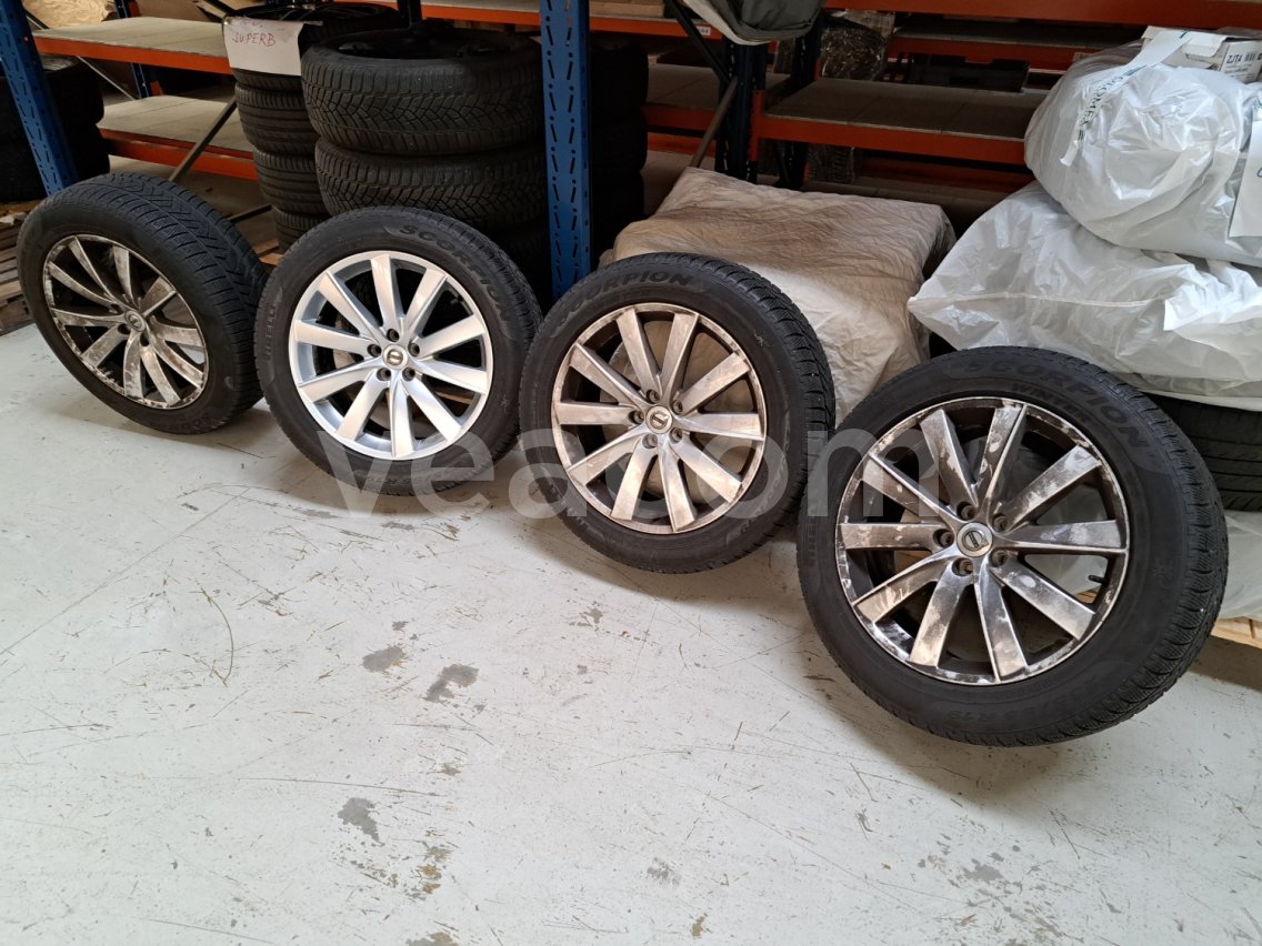 Online aukce:   DISKY VOLVO + PIRELLI SCORPION