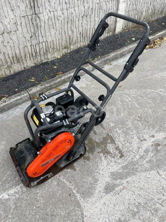 Aukcja internetowa:  HUSQVARNA LF75