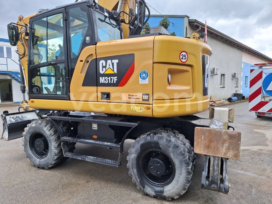 Online aukce: CATERPILLAR  M317F