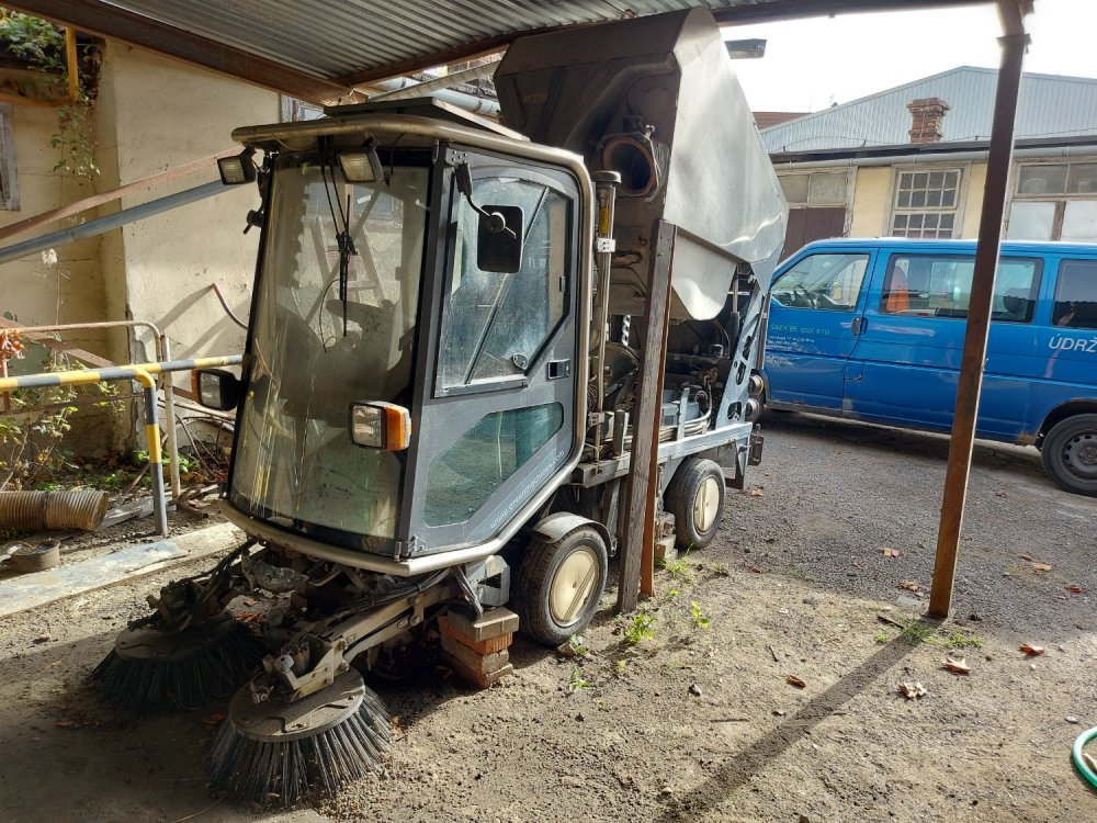Online auction:  APPLIED SWEEPERS 636 HS