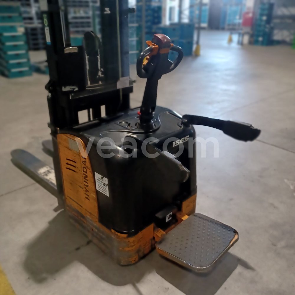 Online aukce: HYUNDAI  15ESR