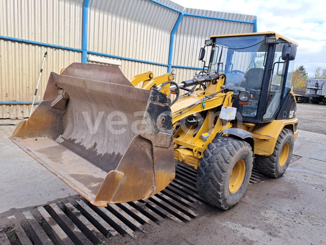 Online aukce: CATERPILLAR  906
