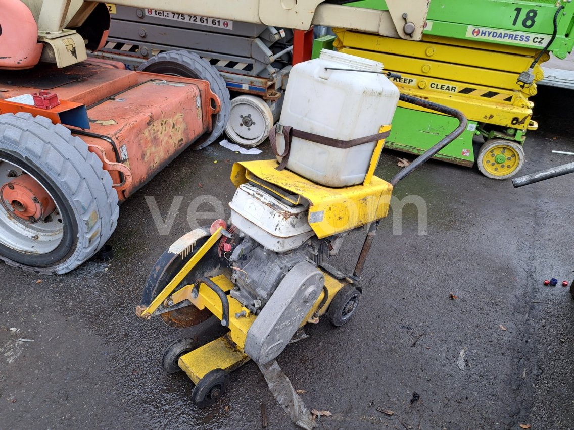Aukcja internetowa:   PILA NA ASFALT WACKER BFS 100