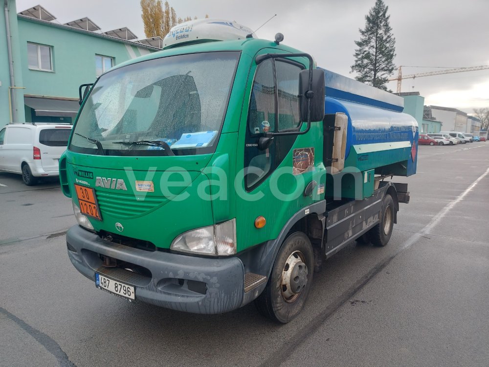 Online aukce: AVIA  D90