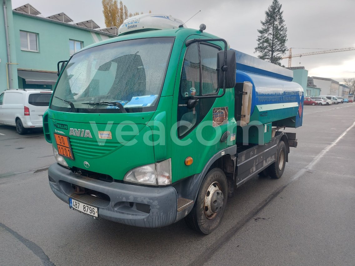 Online aukce: AVIA  D90