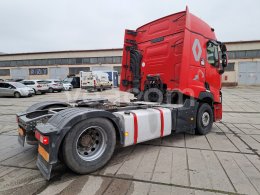 Online aukce: RENAULT  T 440
