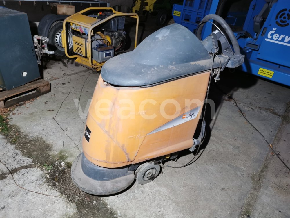 Online aukce:  2X TASKI 750COOX