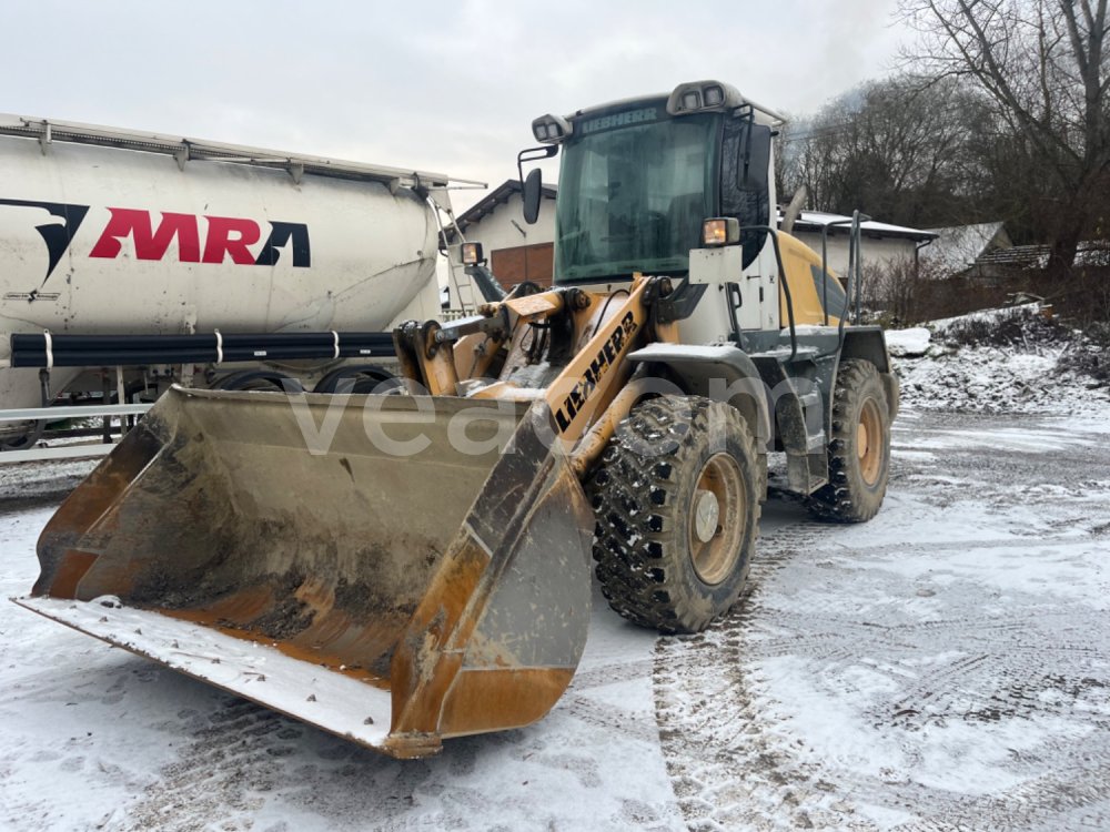 Online aukce: LIEBHERR  L524