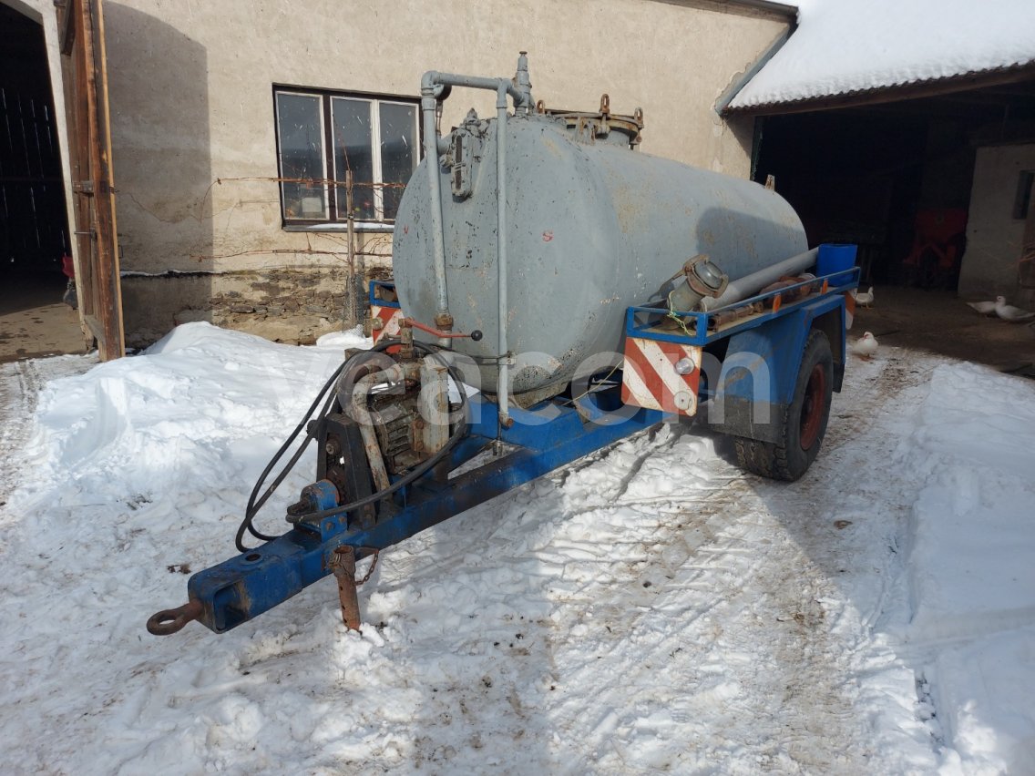 Online aukce:   CISTERNA ZA TRAKTOR