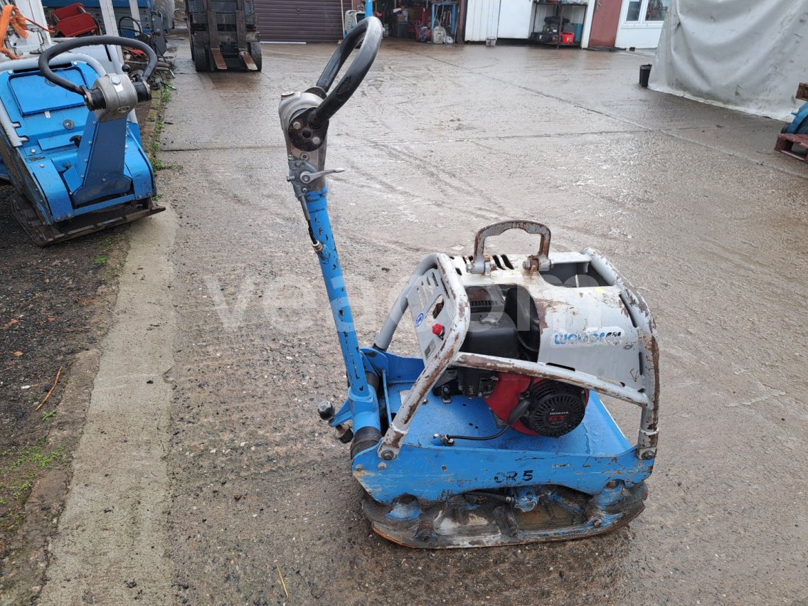 Online auction:   WEBER MT CR5 HD