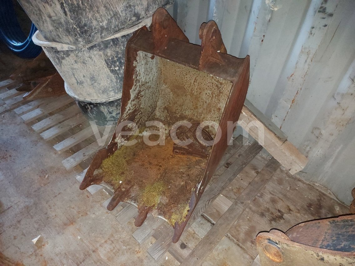 Online aukce:   PODKOPOVÁ LŽÍCE 60 CM JCB 3CX/4CX- ZUBY