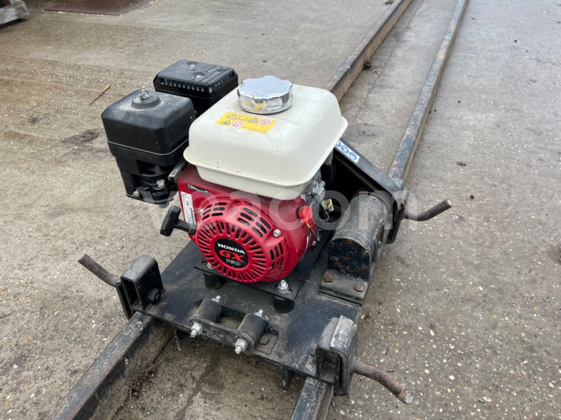 Online aukce:   VIBRAČNÁ LATA 6M-MOTOR HONDA GX160