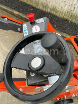 Online aukce:   HUSQVARNA FS400 LV