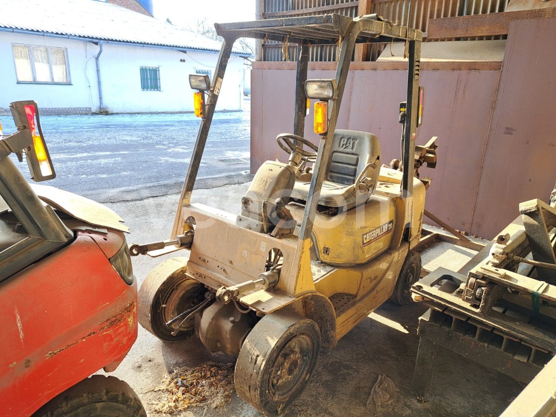 Online auction: CATERPILLAR  DP 20 K