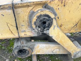 Online aukce:   RAMENO Z CATERPILLAR 330 17,5M