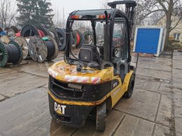 Online aukce: CATERPILLAR  DP30N