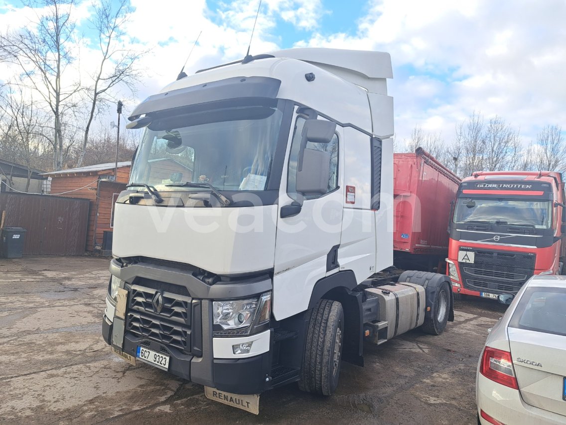 Online aukce: RENAULT  T 460