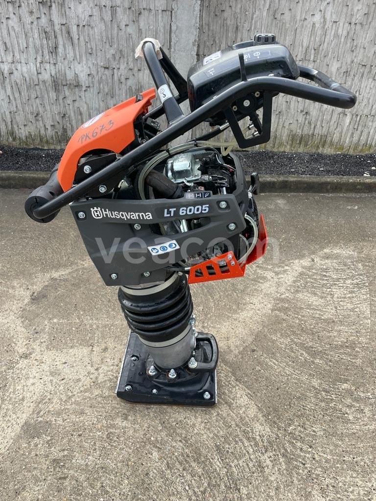 Aukcja internetowa:  HUSQVARNA LT6005