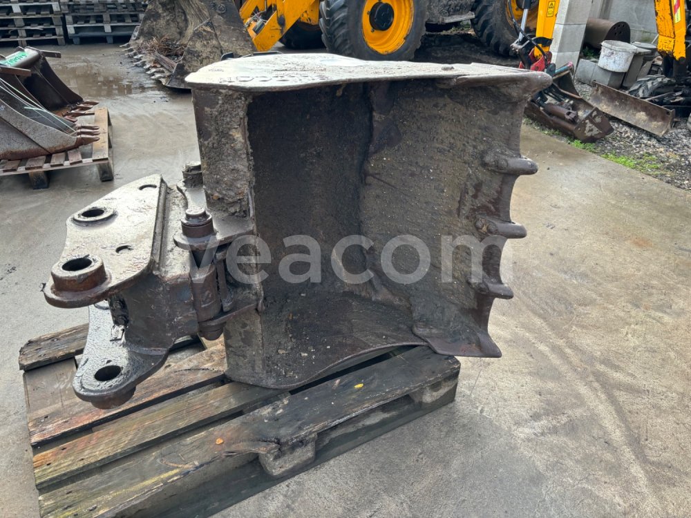Online aukce:  LYŽICA NA JCB 3CX 85CM