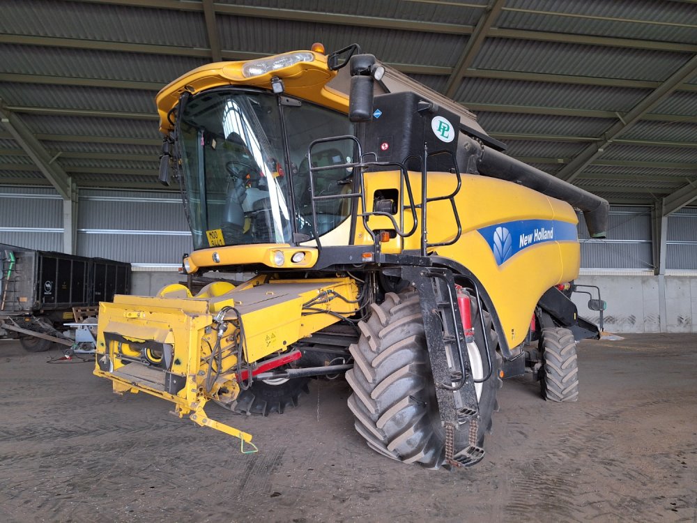Online auction: NEW HOLLAND  XC8040