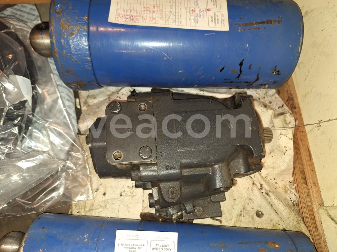 Online aukce:   HYDRAULICKÉ ČERPADLO SAUER DANFOSS NA NAKLADAČ UNO 180