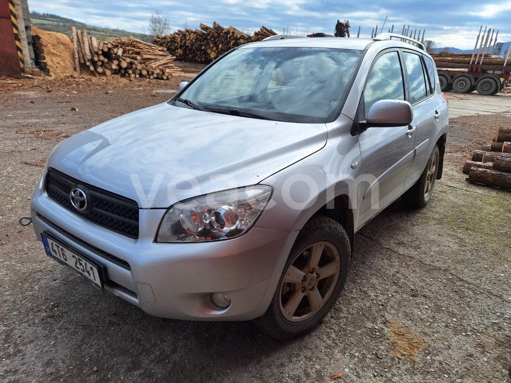 Online aukce: TOYOTA  RAV4 4X4