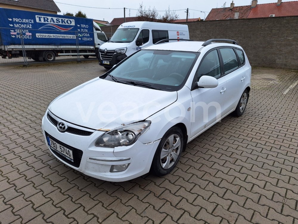 Online auction: HYUNDAI  I 30