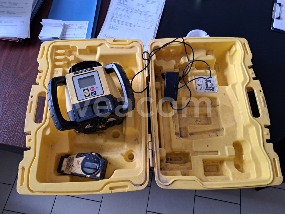 Online auction:  LEICA RUGBY 680