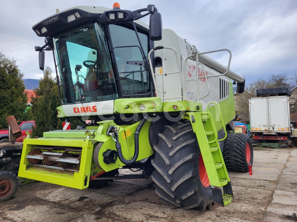 Online auction: CLAAS  LEXION 600  + CLAAS 719