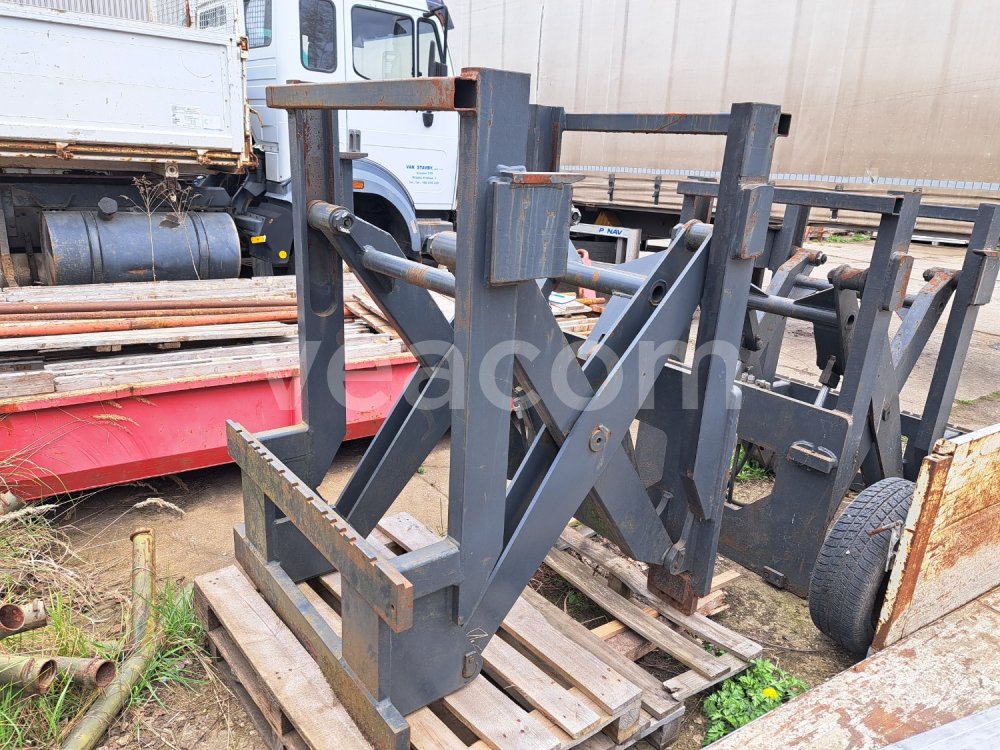 Online auction:  HYDRAULICKY VÝSUVNÝ NÁSTAVEC NA VIDLE  VZV