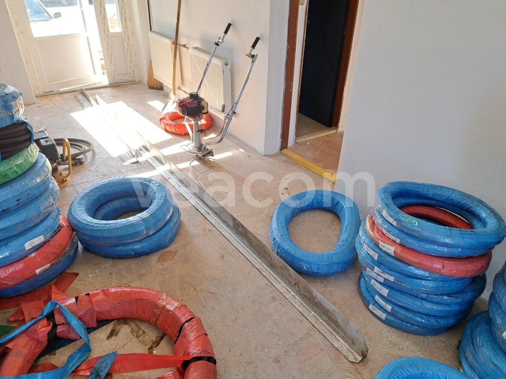 Online aukce:  MOTOROVÁ VIBRAČNÍ LIŠTA NA BETON LUMAG  RB-A