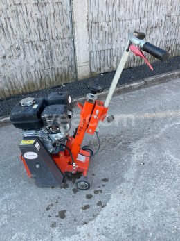 Online auction:   HUSQVARNA CG200