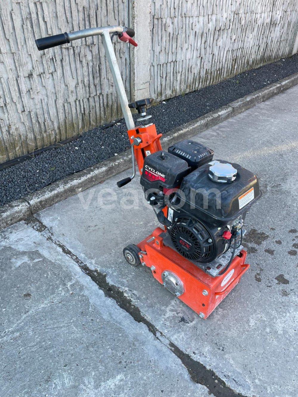 Online auction:  HUSQVARNA CG200