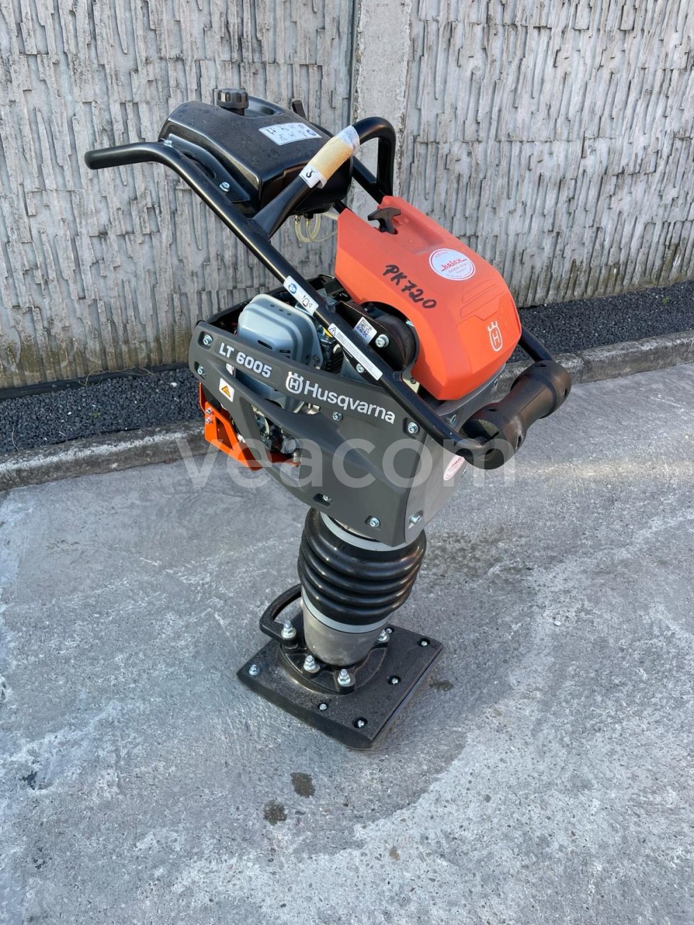 Online auction:  HUSQVARNA LT6005