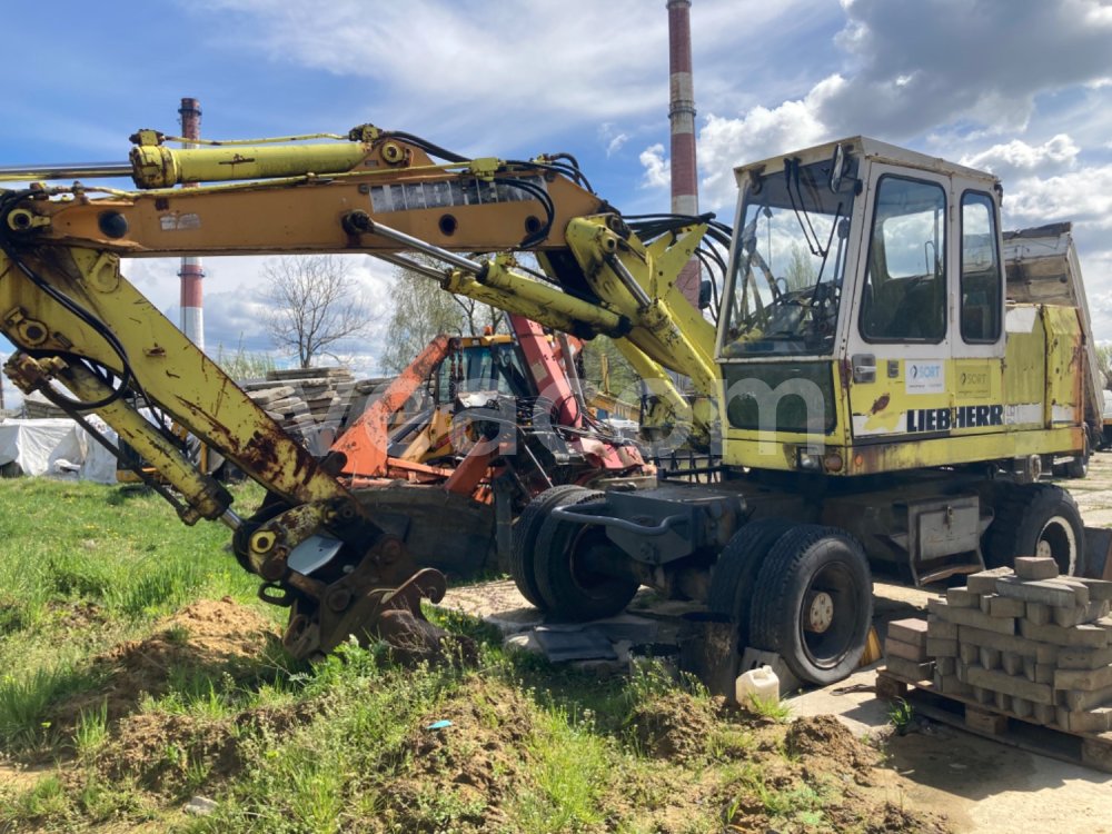 Online árverés: LIEBHERR  A900C