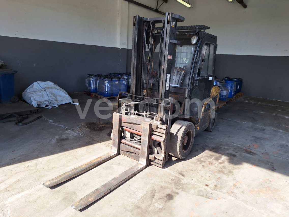 Online aukce: CATERPILLAR  DP35N