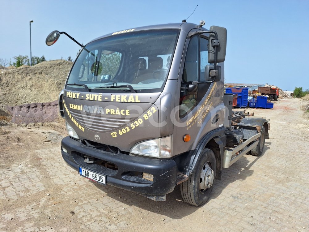 Online aukce: AVIA  D 100