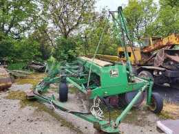 Online aukce:   SEJAČKA JOHN DEERE 935