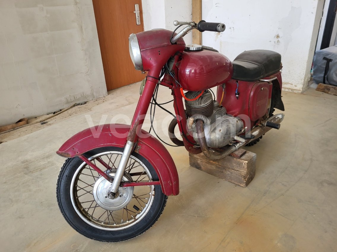 Online auction:   JAWA 250