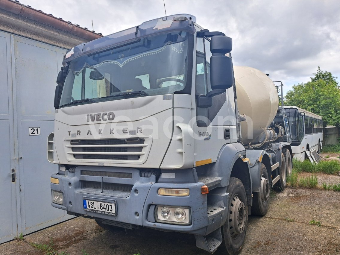 Online aukce: IVECO  TRAKKER 8X4